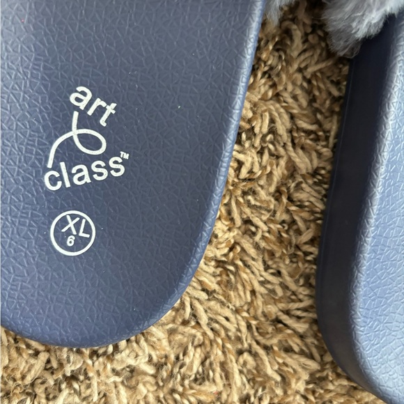 Fuzzy slides size 6 - Picture 2 of 4